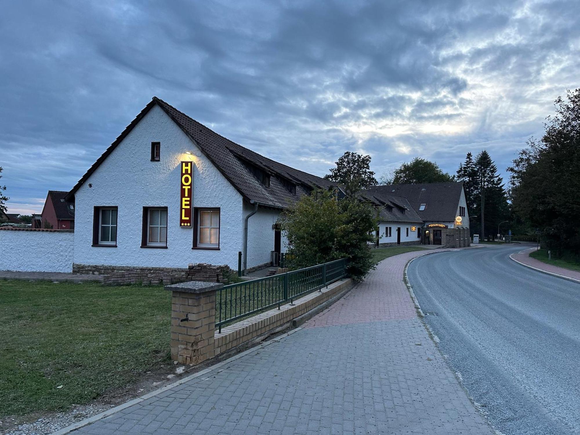 Hotel Alte Wache Mariental Экстерьер фото